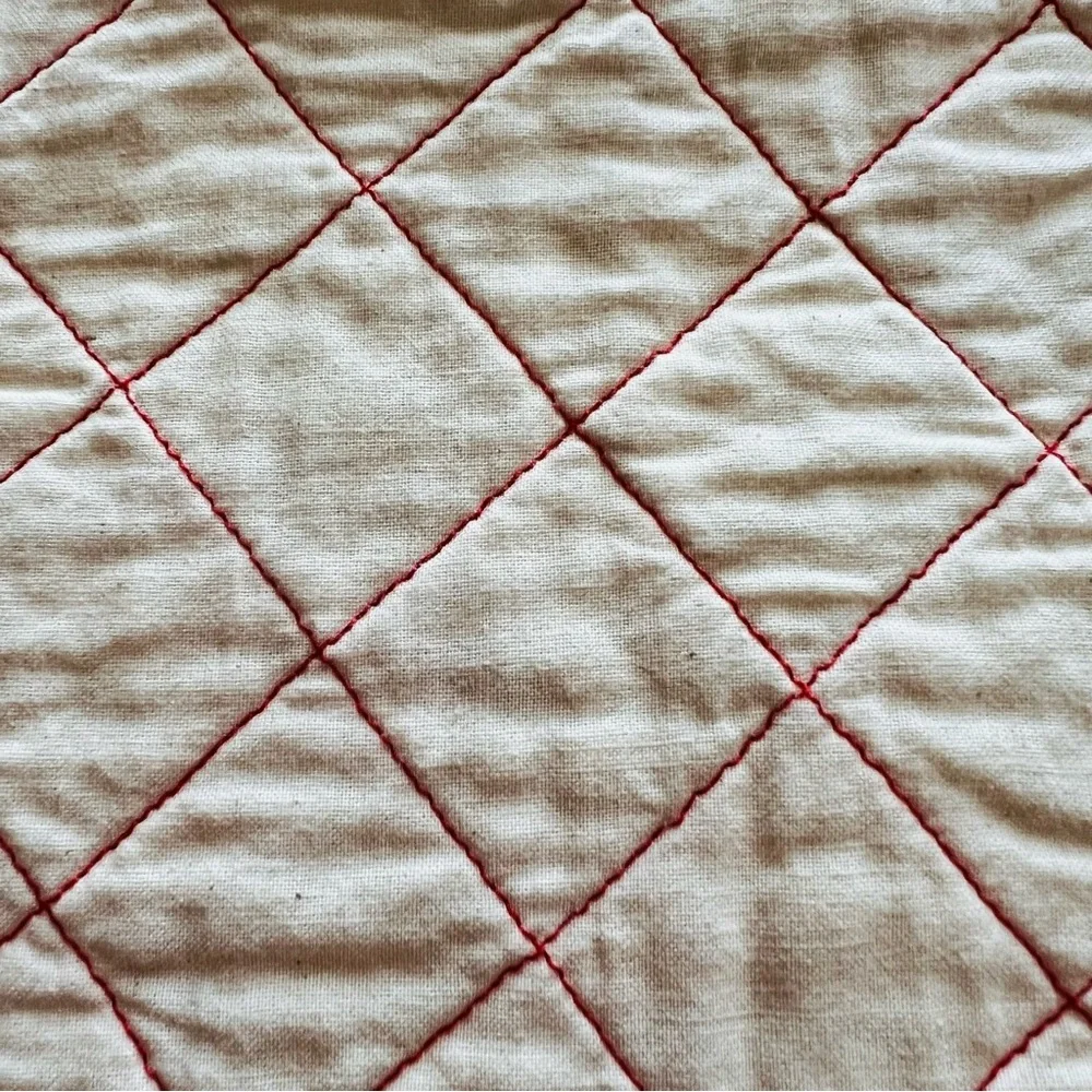 New Handmade Quilted Christmas Table Set Set of 5 (4 Placemats + 1 Centerpiece)